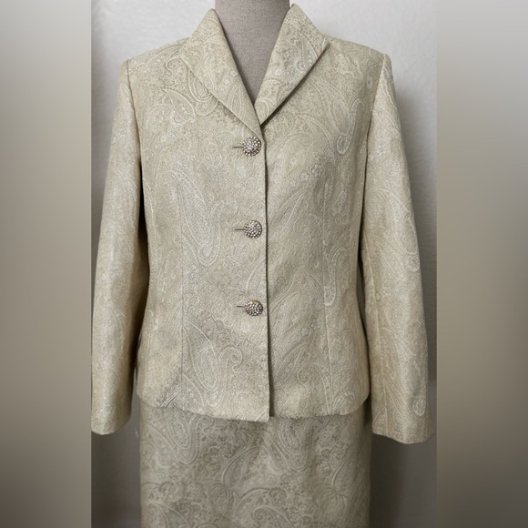 Kasper Cream Paisley Women's Skirt Set - Picture 3 of 15